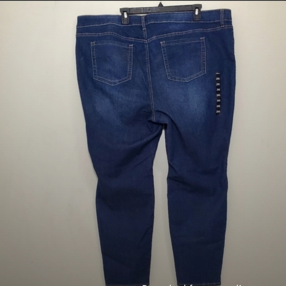 TORRID NWT Skinny Jeans Plus 24S - Picture 2 of 6